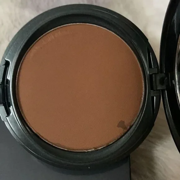 Cover FX Pressed Mineral Foundation - Picture 3 of 5